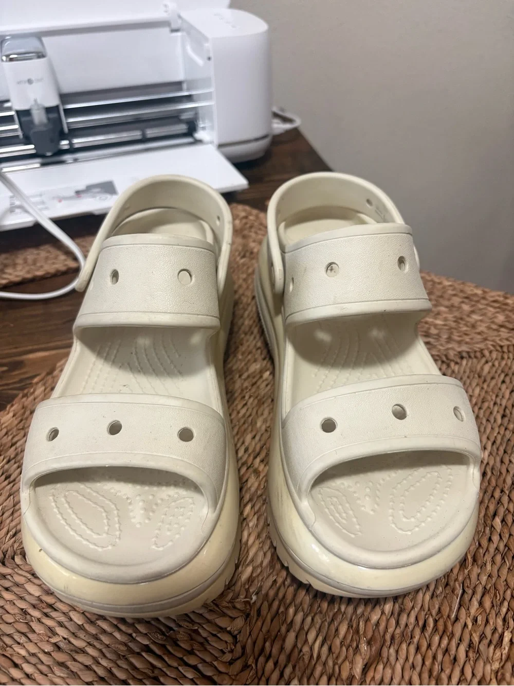 CROCS MEGA CRUSH SANDAL BONE RUBBER COMFORT SHOES SLIP ON CLOGS UNISEX M6 W8
